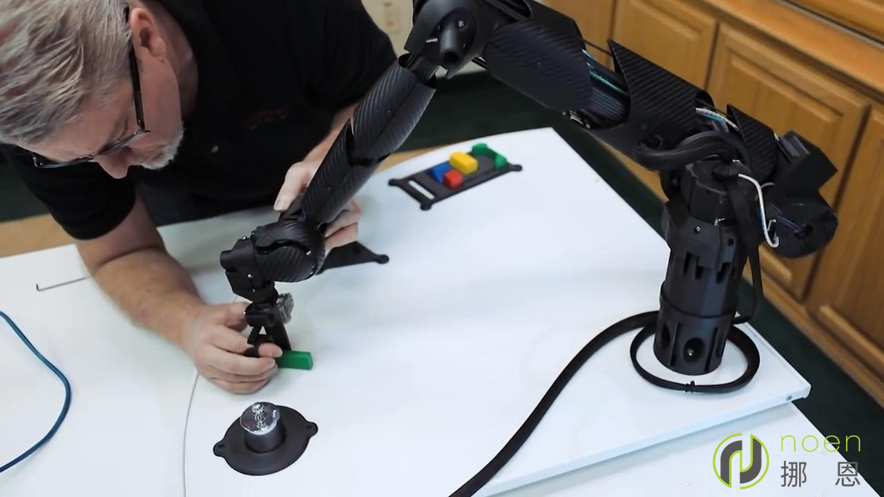 碳纖維機械臂